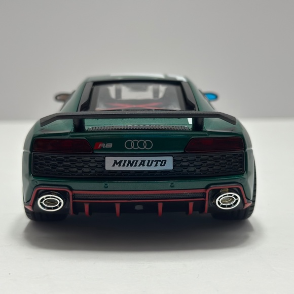 1/24 AUDI R8 V10 PLUS Supercar Metal Diecast Alloy HEADLIGHT AND REAR Green - Picture 5 of 9